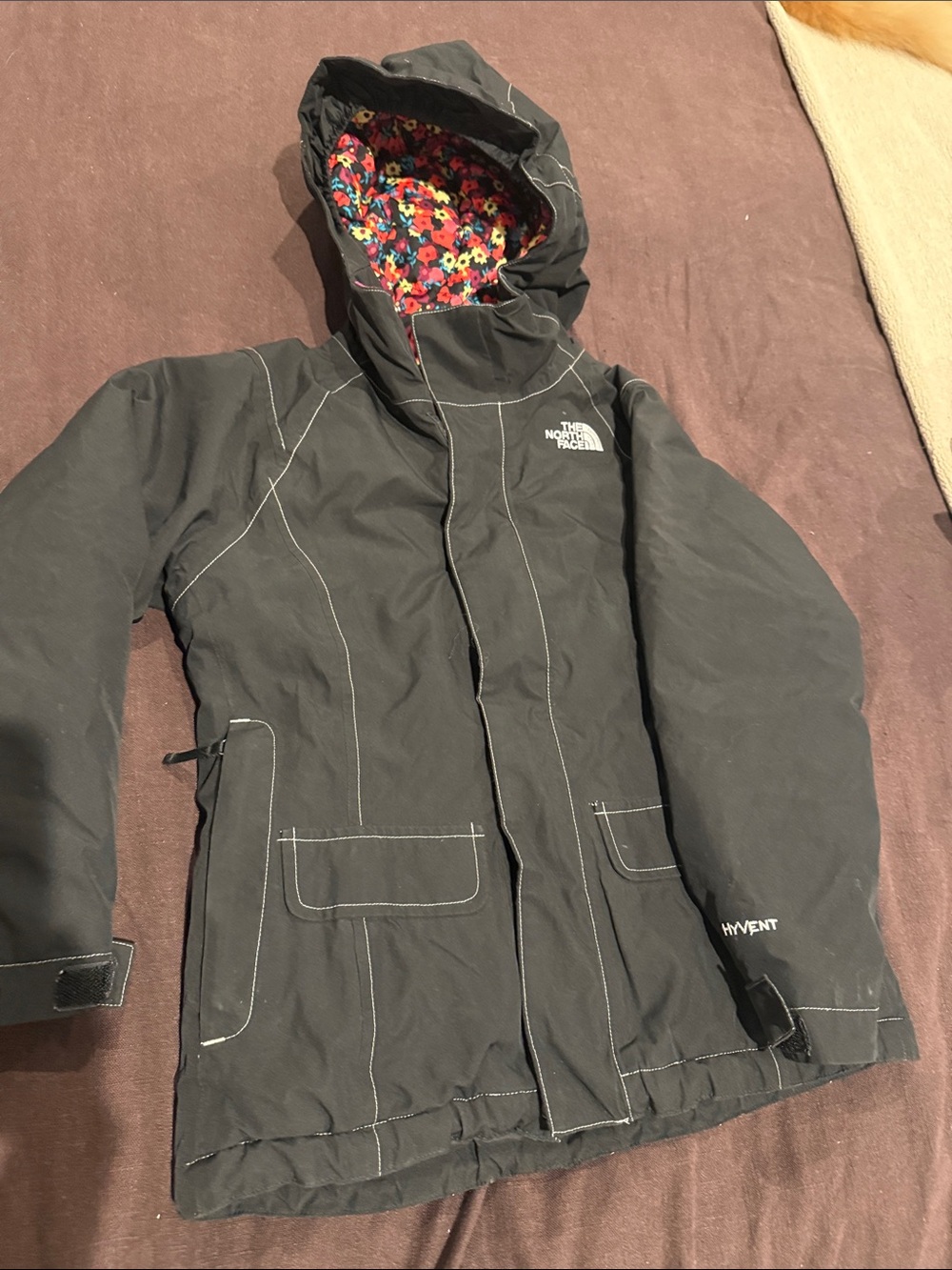The North Face Kids Black Hooded Puffer Jacket with Colorful Lining size 7/8.